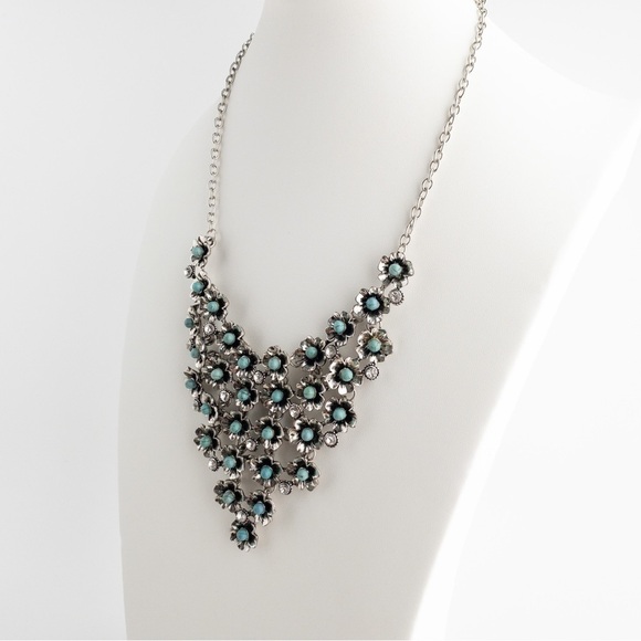 Green Dyed Howlite Stone Pendant Bib Necklace Floral Ornate Design Silver Tone - Picture 2 of 13